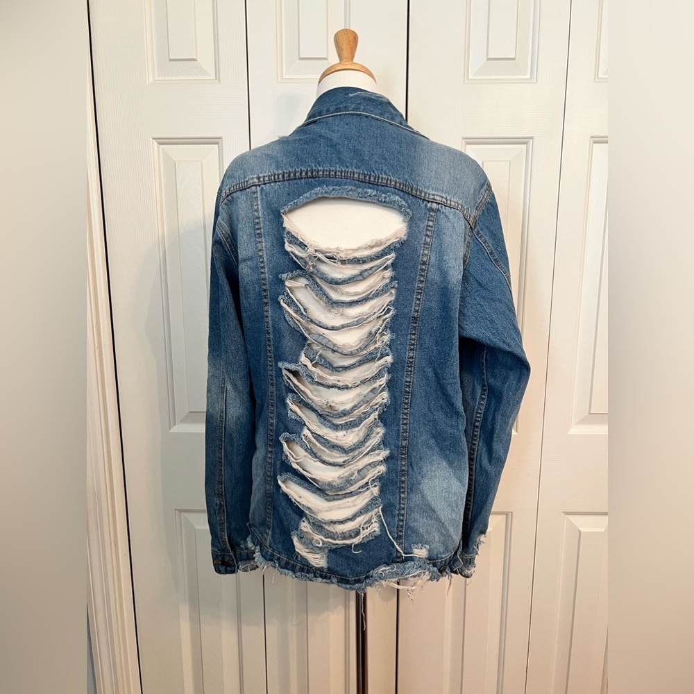 Vintage Distressed Denim Trucker Jacket Size Large - Picture 2 of 10